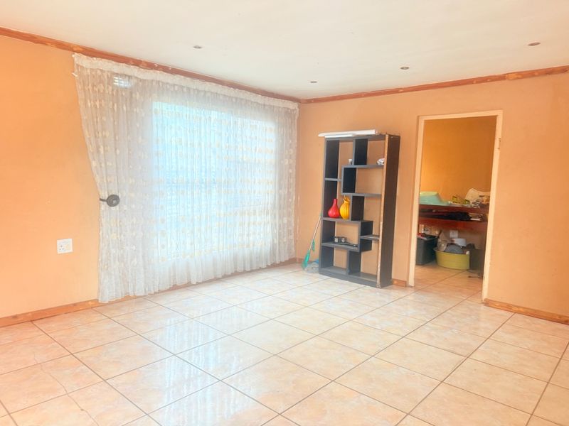 Lovely Home with a business opportunity - Photo 1
