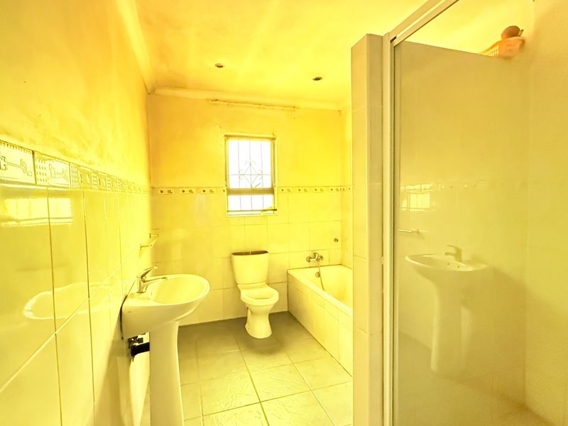 Lovely Home with a business opportunity - Photo 4