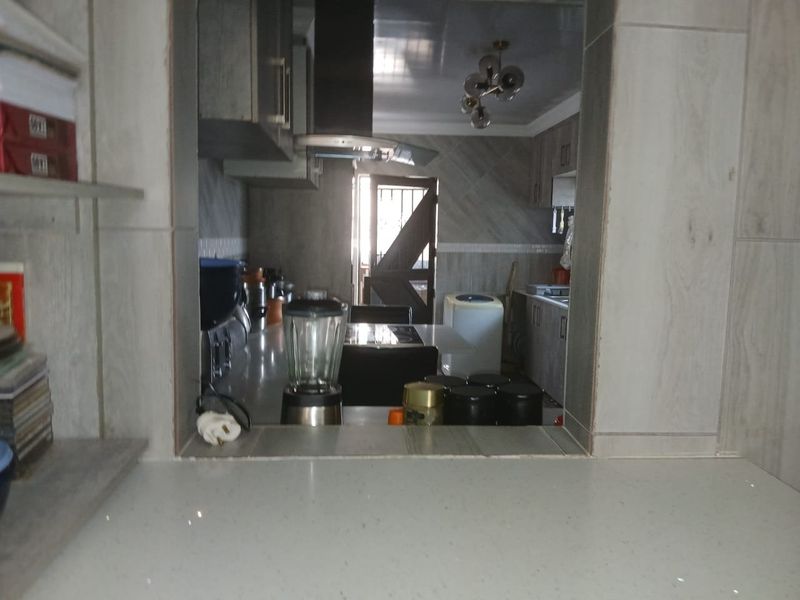 Modern Family Home in Mountain View | R1,348,000 - Photo 7