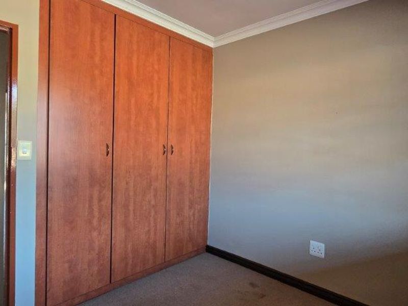 Chic 2 Bed Townhouse  in Magalieskruin, Pretoria - Photo 7
