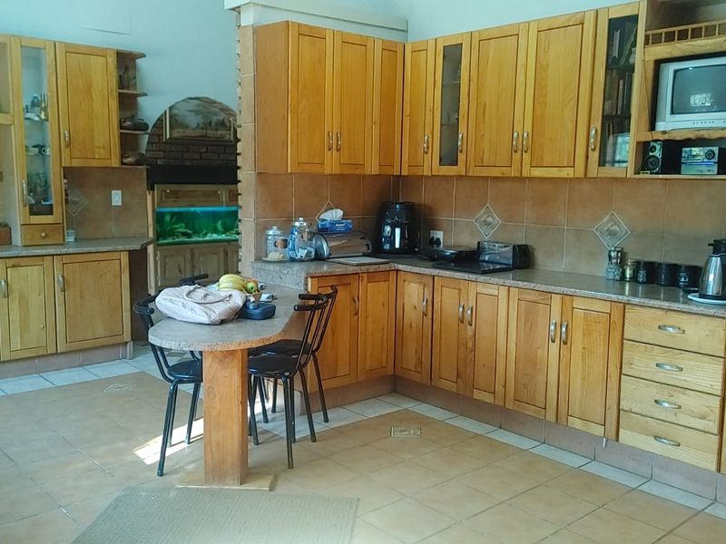 Luxury 1.0225ha Lifestyle Smallholding with Flatlet, Workshop & Exceptional Entertainment Areas - Photo 9