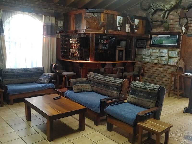 Luxury 1.0225ha Lifestyle Smallholding with Flatlet, Workshop & Exceptional Entertainment Areas - Photo 8