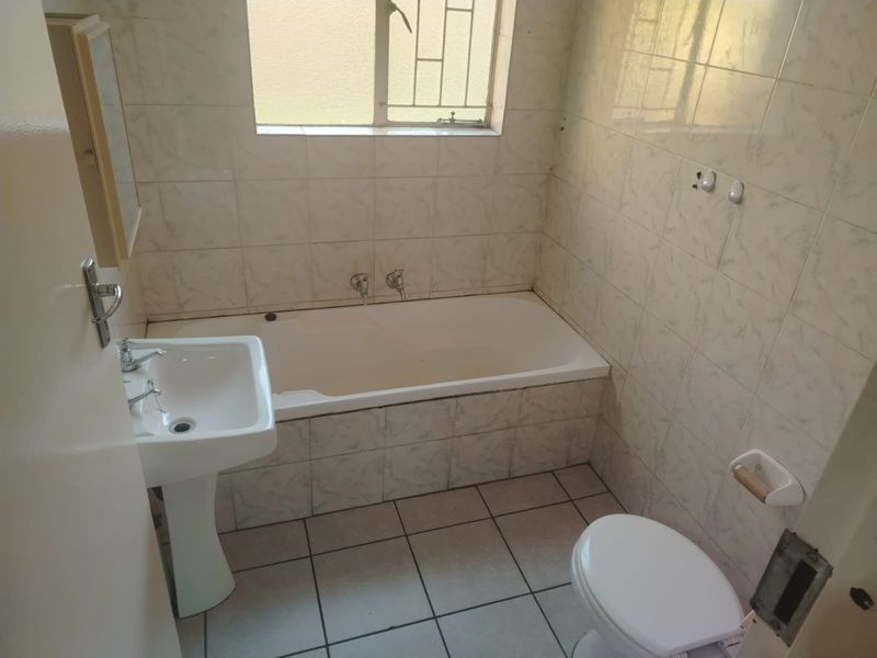 Charming 3-Bedroom Home with Great Potential – Repairs Included! - Photo 5