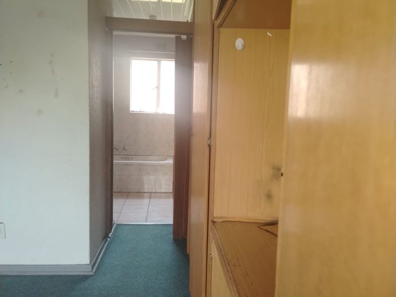 Charming 3-Bedroom Home with Great Potential – Repairs Included! - Photo 10
