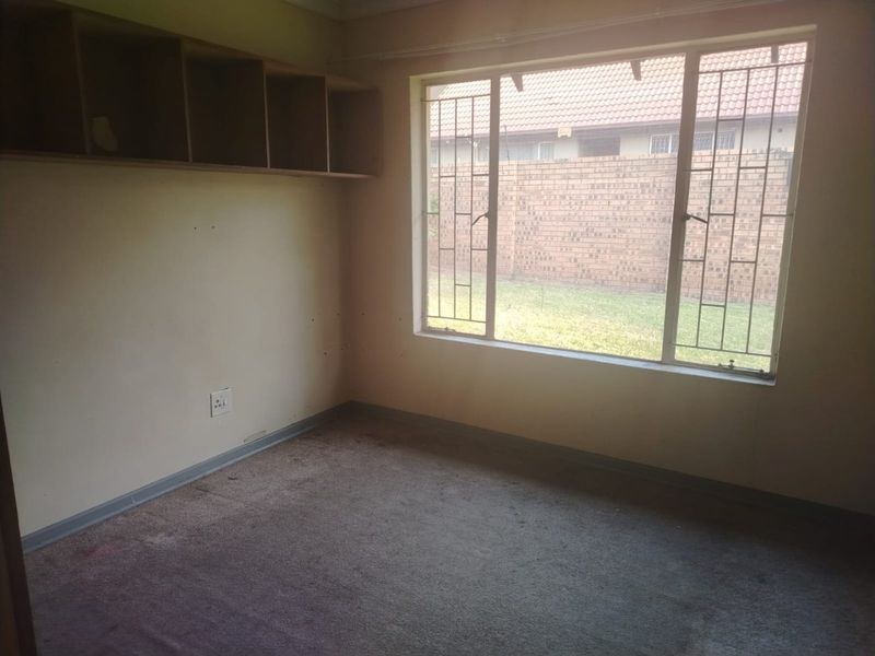 Charming 3-Bedroom Home with Great Potential – Repairs Included! - Photo 6