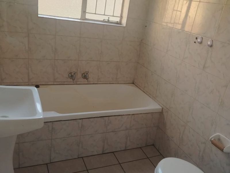 Charming 3-Bedroom Home with Great Potential – Repairs Included! - Photo 7