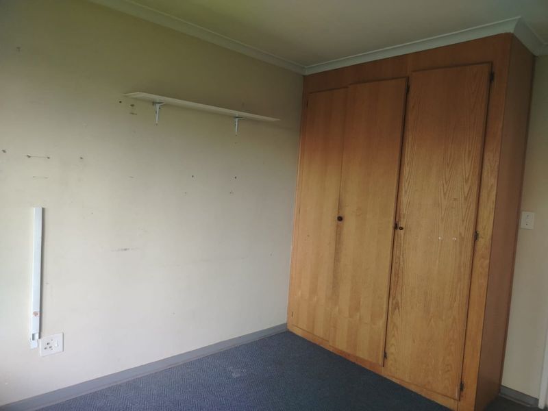 Charming 3-Bedroom Home with Great Potential – Repairs Included! - Photo 4