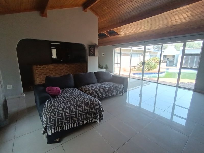 3 Bed House in Witfield for Sale - Photo 9