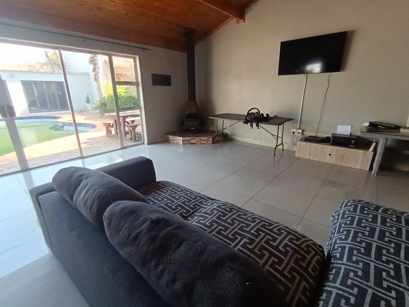 3 Bed House in Witfield for Sale - Photo 8