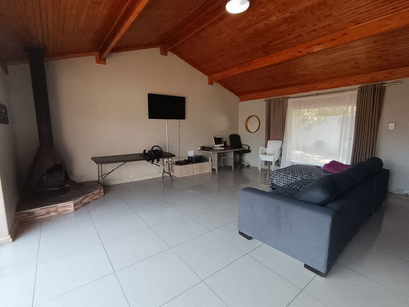 3 Bed House in Witfield for Sale - Photo 6