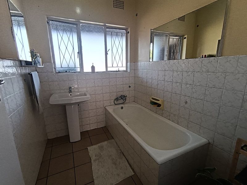 3 Bed House in Witfield for Sale - Photo 2
