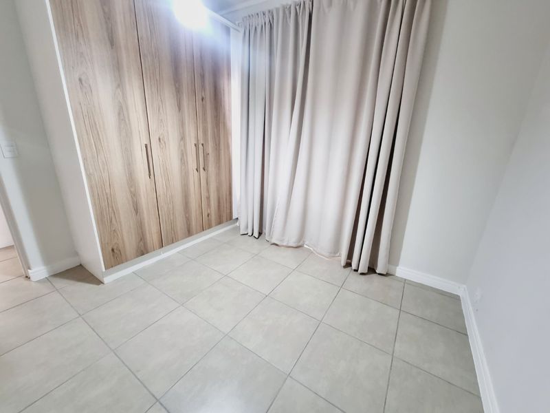 Impeccable Ground Floor Apartment in Fynbos Estate — R24,950 p/m - Photo 9