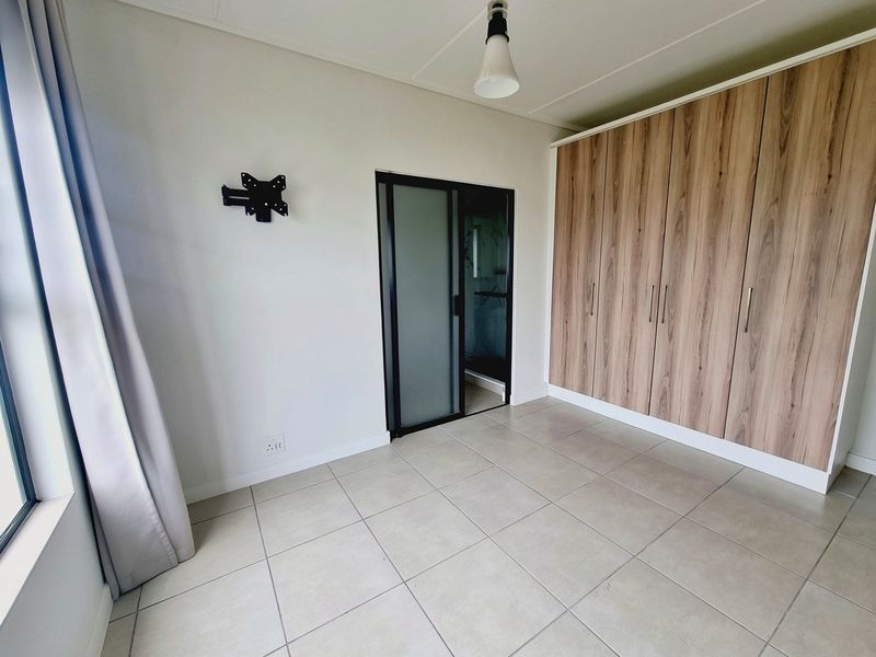 Impeccable Ground Floor Apartment in Fynbos Estate — R24,950 p/m - Photo 8