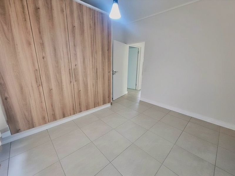 Impeccable Ground Floor Apartment in Fynbos Estate — R24,950 p/m - Photo 7