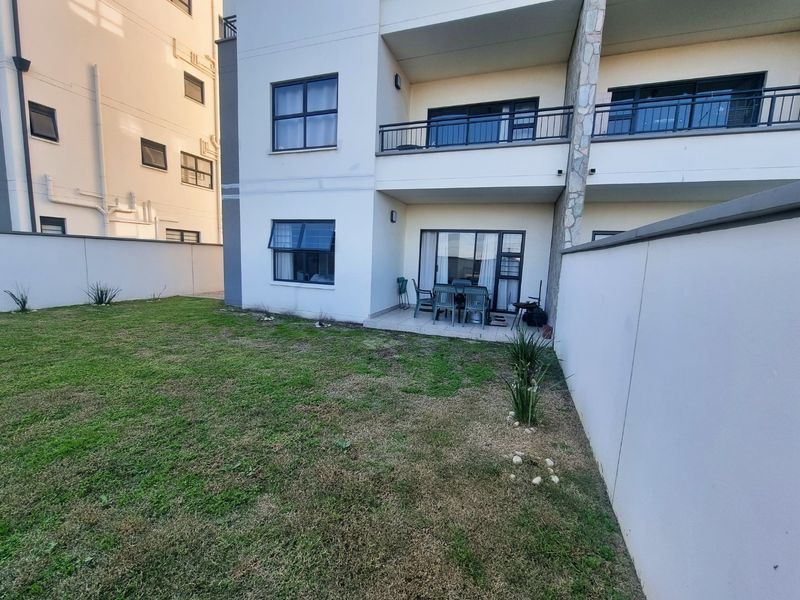 Impeccable Ground Floor Apartment in Fynbos Estate — R24,950 p/m - Photo 1