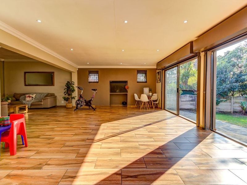 Spacious Family Home Designed for Comfortable Living - Photo 3