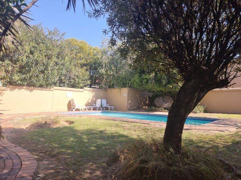 Modern Contemporary ,,,,,,,,,, 2 Bedrooms ,,1 Bathrooms,,  1 Lock Garage,, Private Garden, Staff Quarters ,, Pet Friendly  Townhouse  - Photo 5