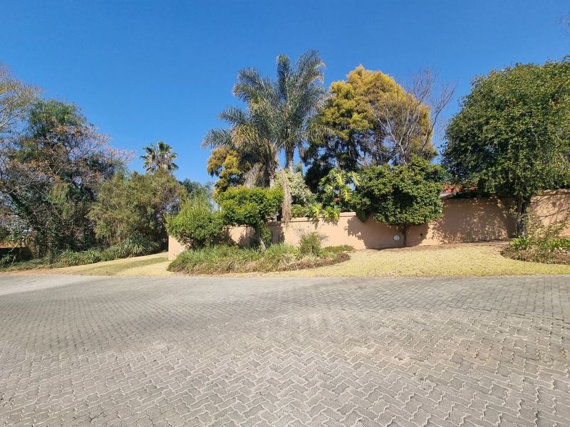 Modern Contemporary ,,,,,,,,,, 2 Bedrooms ,,1 Bathrooms,,  1 Lock Garage,, Private Garden, Staff Quarters ,, Pet Friendly  Townhouse  - Photo 4