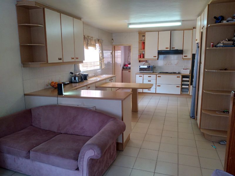 4 bed house in central Fordsburg - Photo 4