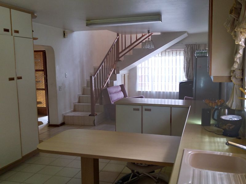 4 bed house in central Fordsburg - Photo 6