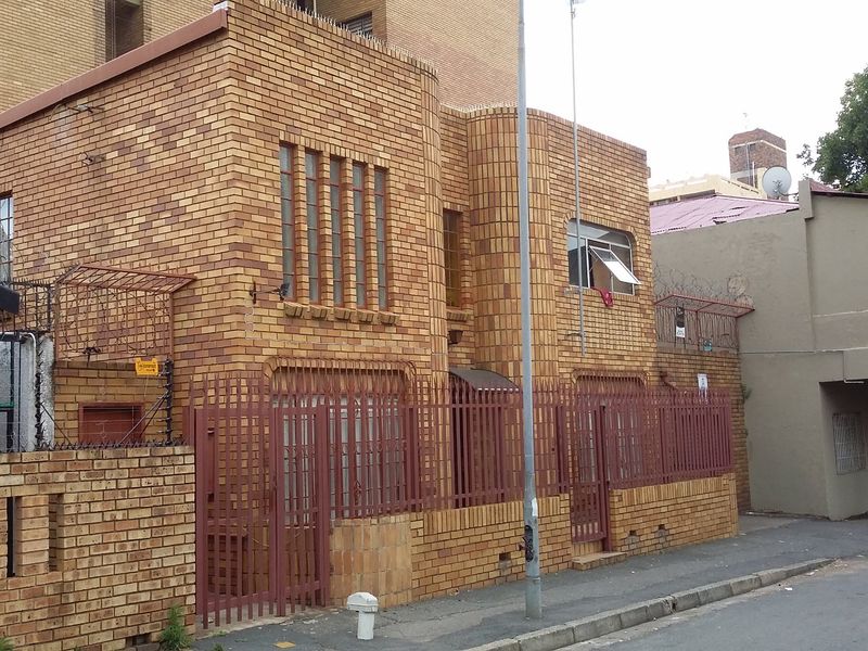 4 bed house in central Fordsburg - Photo 1
