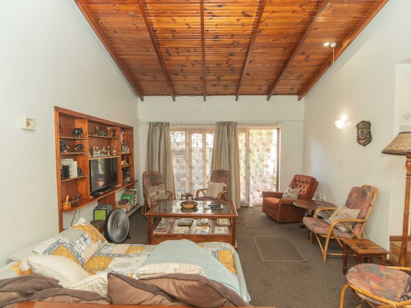 Established Guesthouse & Dual Living Opportunity in Bluewater Bay - Photo 3