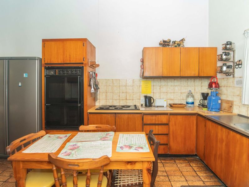 Established Guesthouse & Dual Living Opportunity in Bluewater Bay - Photo 10