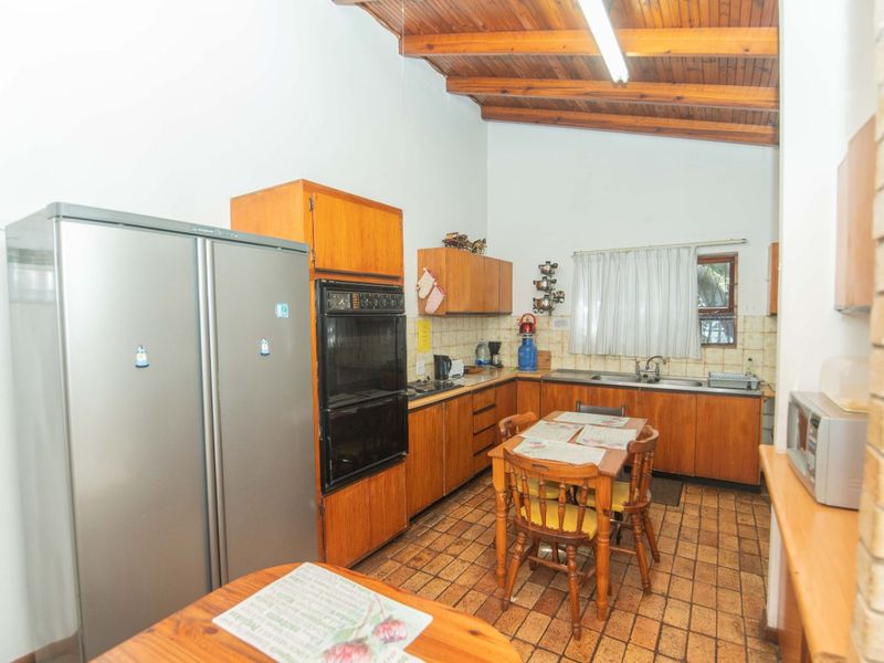 Established Guesthouse & Dual Living Opportunity in Bluewater Bay - Photo 8