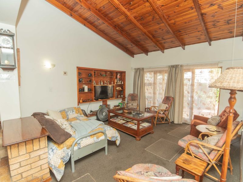 Established Guesthouse & Dual Living Opportunity in Bluewater Bay - Photo 2