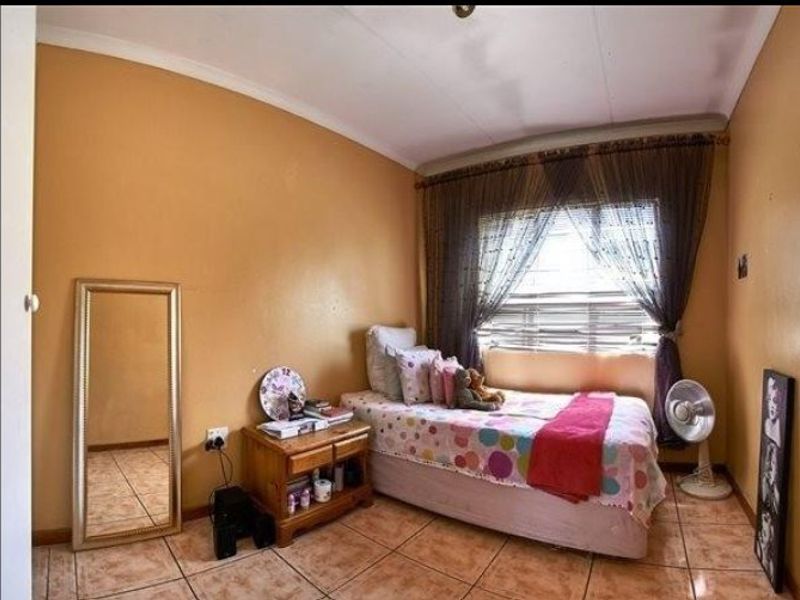 Spacious 3-Bedroom First Floor Apartment for Sale in Vorna Valley - Photo 10
