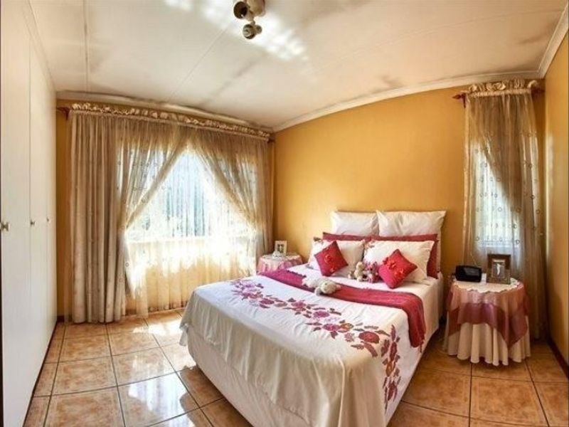 Spacious 3-Bedroom First Floor Apartment for Sale in Vorna Valley - Photo 8