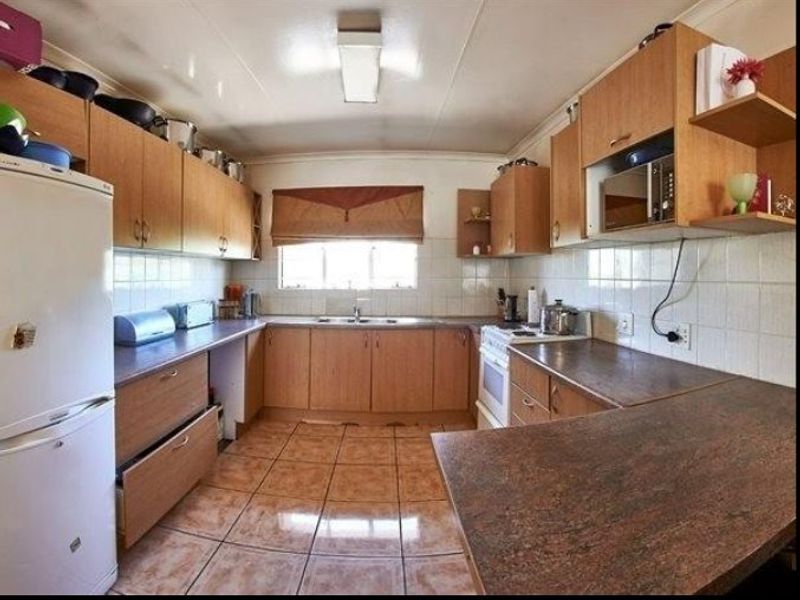 Spacious 3-Bedroom First Floor Apartment for Sale in Vorna Valley - Photo 6