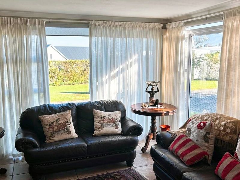 Breathtaking home in security estate in beautiful George. - Photo 4
