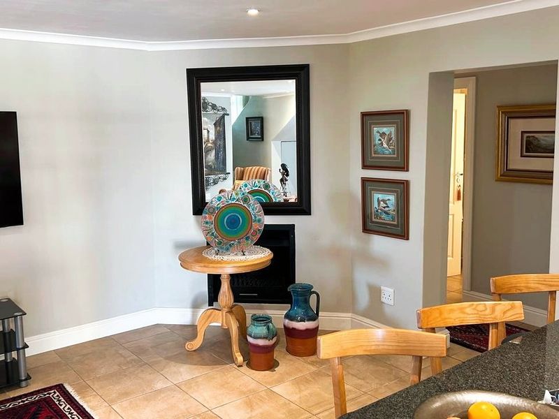 Breathtaking home in security estate in beautiful George. - Photo 10