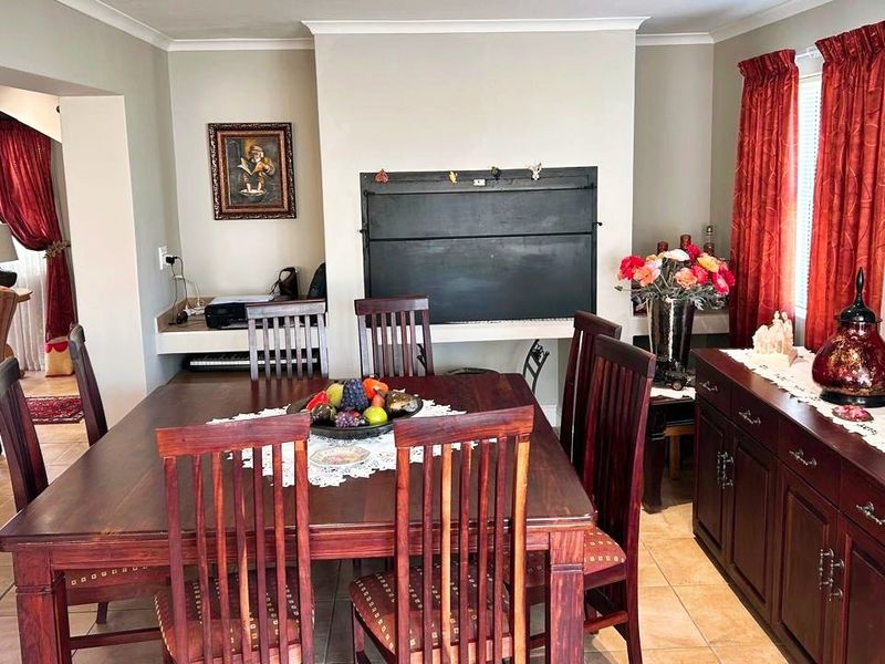 Breathtaking home in security estate in beautiful George. - Photo 8