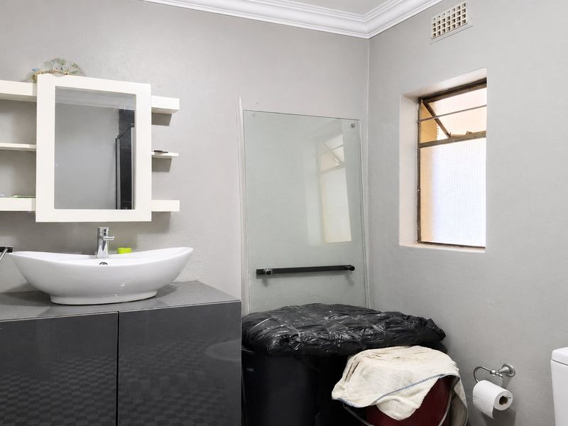 Modern Apartment Living in the Heart of Jabulani Heights, Soweto - Photo 10