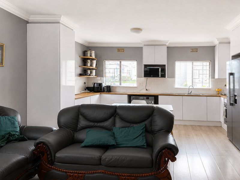 Modern Apartment Living in the Heart of Jabulani Heights, Soweto - Photo 3