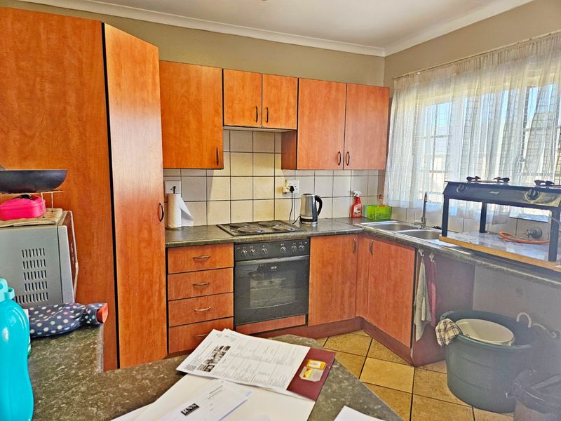2 bedroom 2nd floor towhnouse - Photo 5