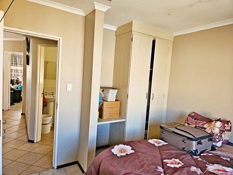 2 bedroom 2nd floor towhnouse - Photo 9