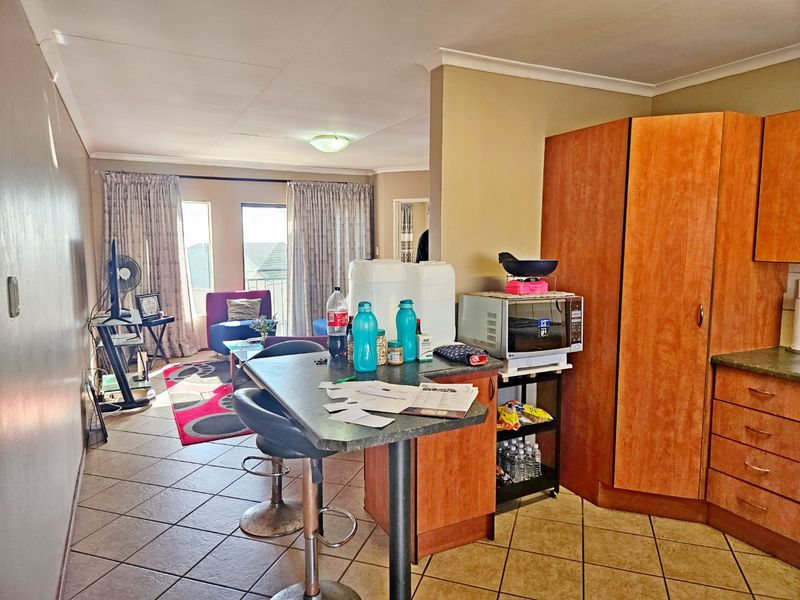 2 bedroom 2nd floor towhnouse - Photo 3