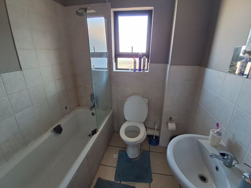 Investment opportunity or for the first-time buyer! - Photo 9