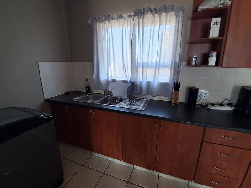 Investment opportunity or for the first-time buyer! - Photo 6