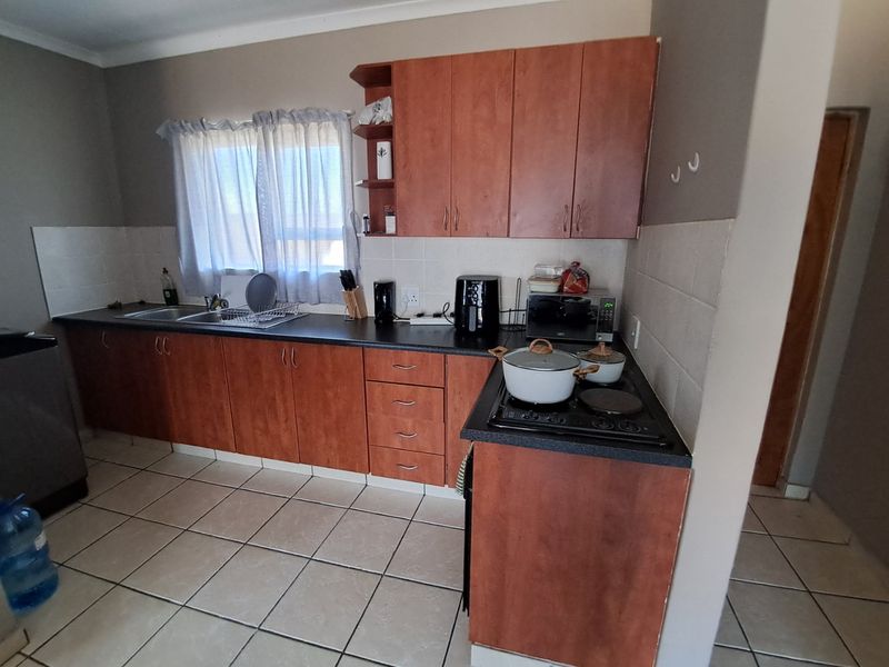Investment opportunity or for the first-time buyer! - Photo 4
