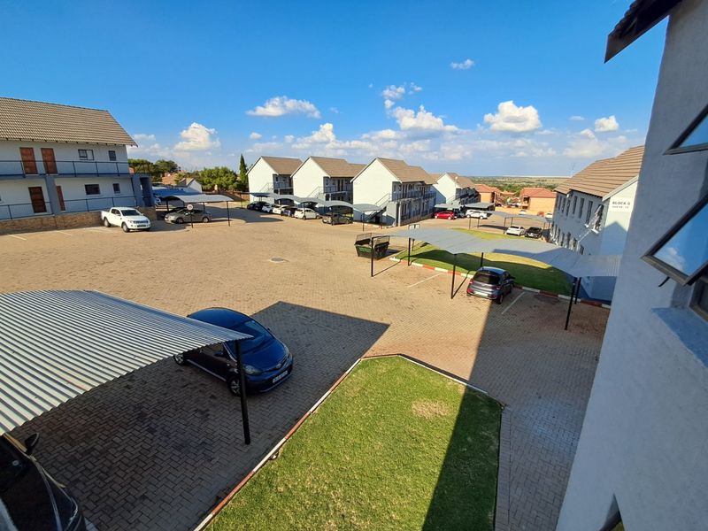 Investment opportunity or for the first-time buyer! - Photo 2