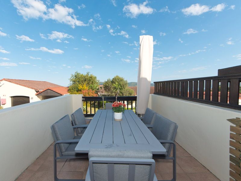 Neat, inviting and ready for you to move in. - Photo 3
