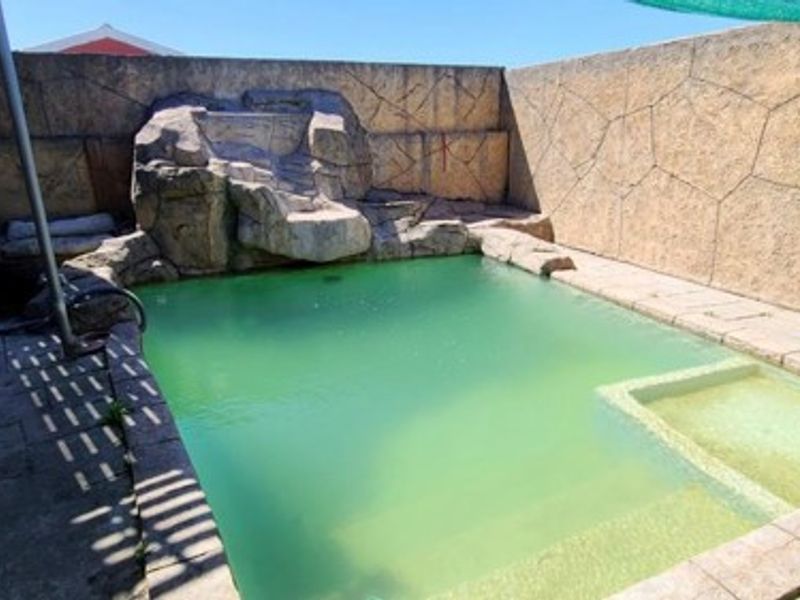 5 Bedroom  Family House in Malibu Village. - Photo 10