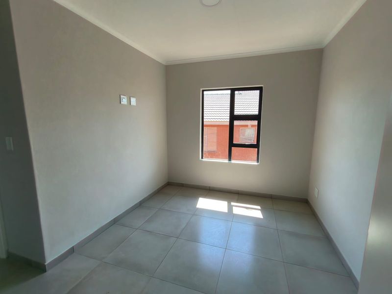 Brand New 3-Bedroom Townhouse To Rent – Theresapark, Pretoria North - Photo 10