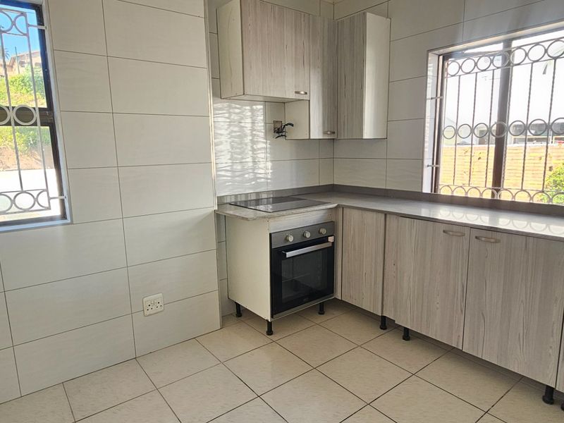 Upstairs Maisonette | Overport - Photo 3