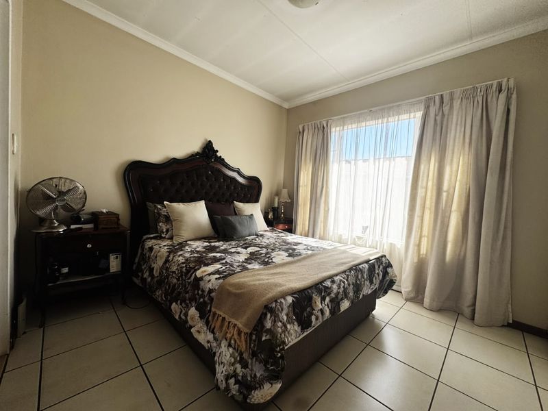 3 BEDROOM, 2 BATHROOM OPEN PLAN APARTMENT  - Photo 9