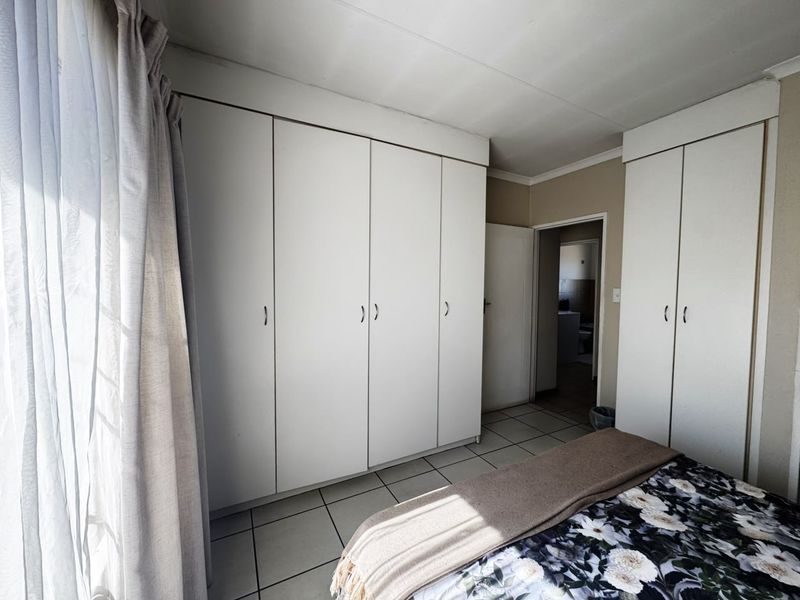 3 BEDROOM, 2 BATHROOM OPEN PLAN APARTMENT  - Photo 6